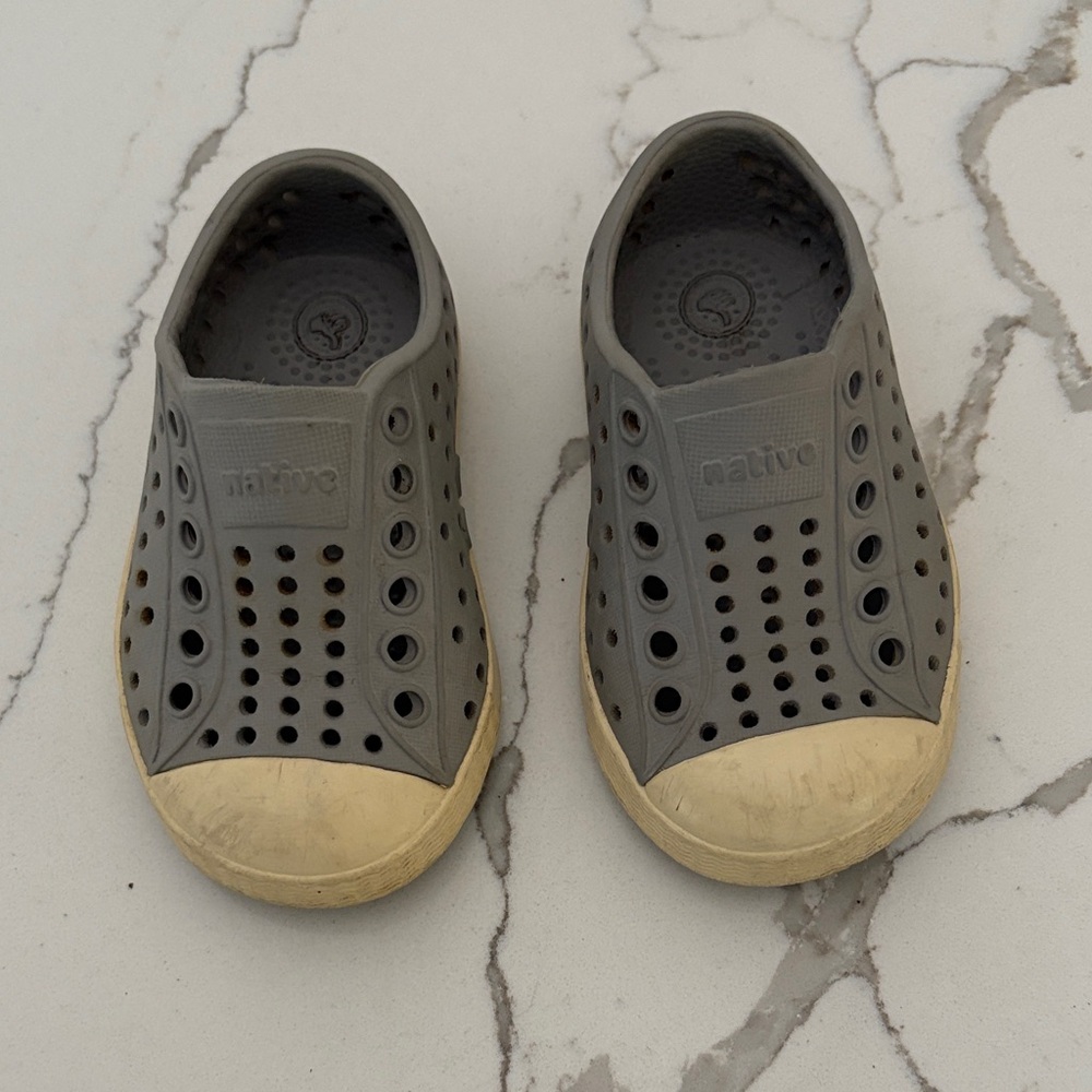 Native Kids Shoes. Grey. Size 4